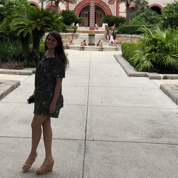 about me!! share and comment your closet name (-: - Picture 2 of 4